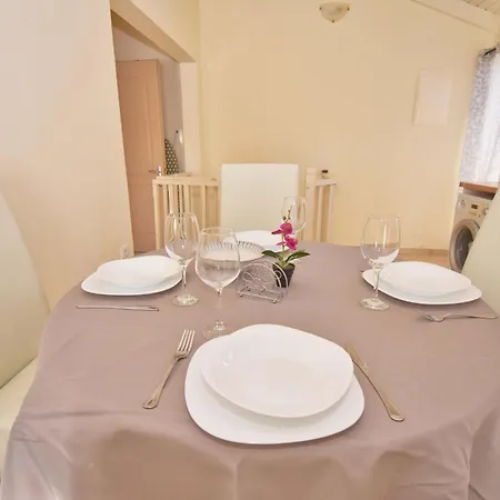 Apartament Nikolas House *