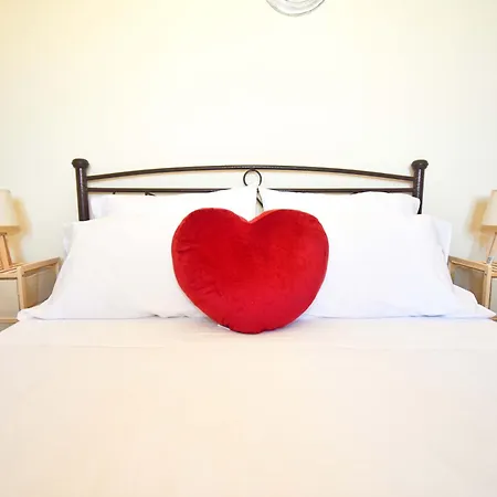 Nikolas House Mesongí