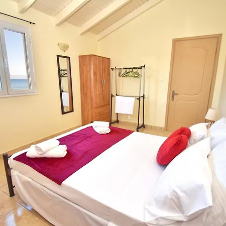 Nikolas House Apartmán *