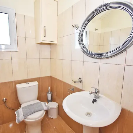 아파트 Nikolas House *