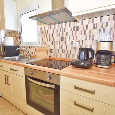 Nikolas House Mesongí